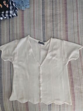 Esprit Cream V-Neck Button-Front Short Sleeve Top